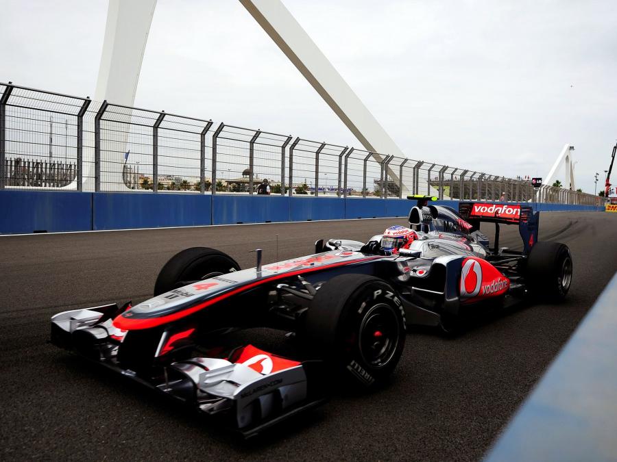  McLaren Mercedes-Benz MP4-26 2011 года  (фото 4 из 17)